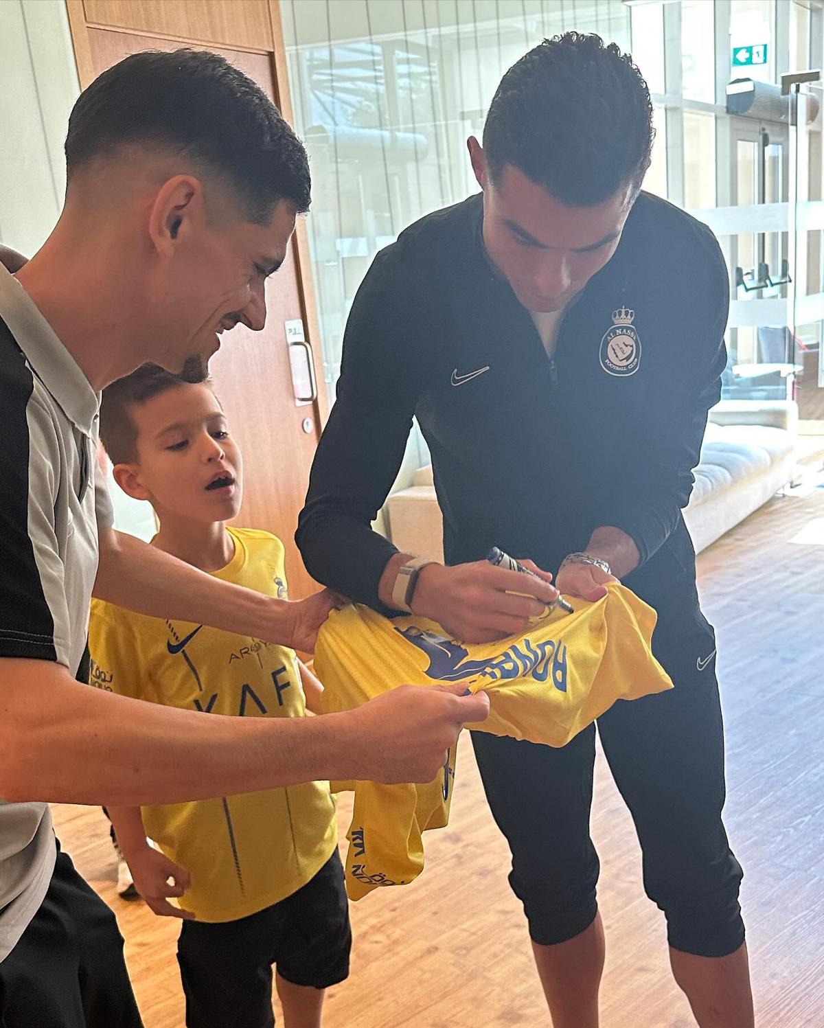 Fotografie de colecție! Mutu și fiul Tiago s-au întâlnit cu Ronaldo, într-o zi extrem de importantă pentru portughez