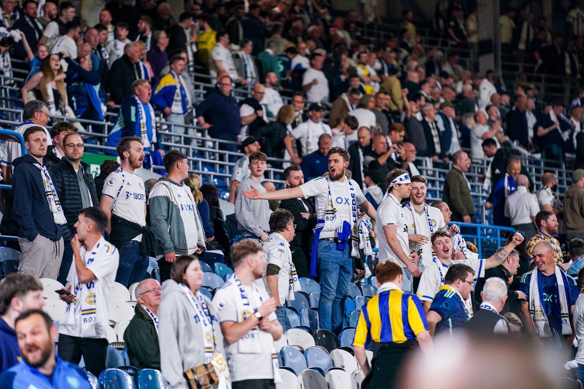 Nebunie în Anglia » Leeds și-a distrus adversara și e la un meci de revenirea în Premier League