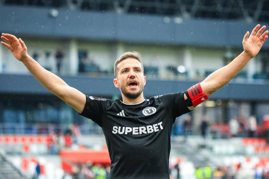 E sigur că FCSB ar da lovitura în mercato: „Cu el, ar avea cea mai bună apărare din România!”