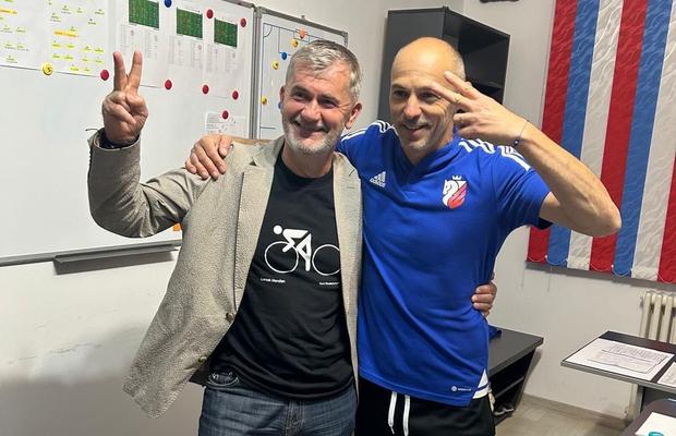 Ce apare pe fundal în fotografia postată de Iftime și Andone, imediat după triumful cu Mioveni