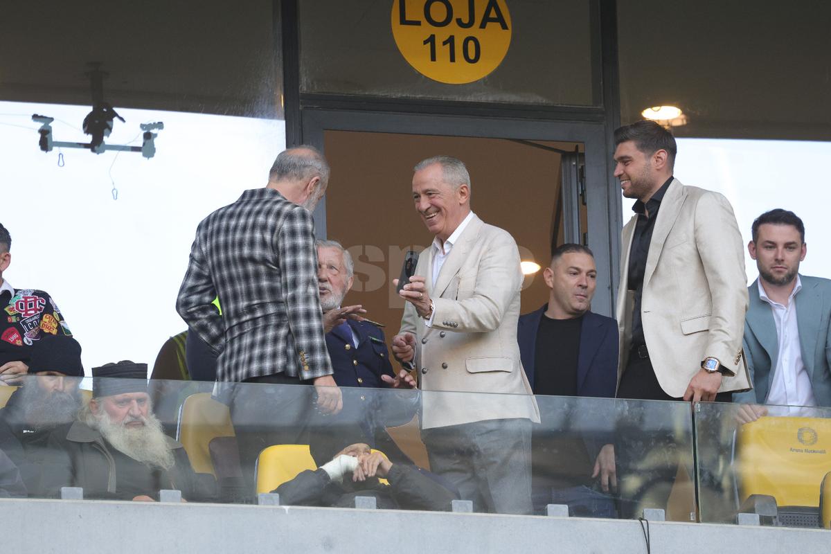 Marius Șumudică, ironizat de cel mai celebru fan al campioanei FCSB: „Înseamnă că se pricepe”