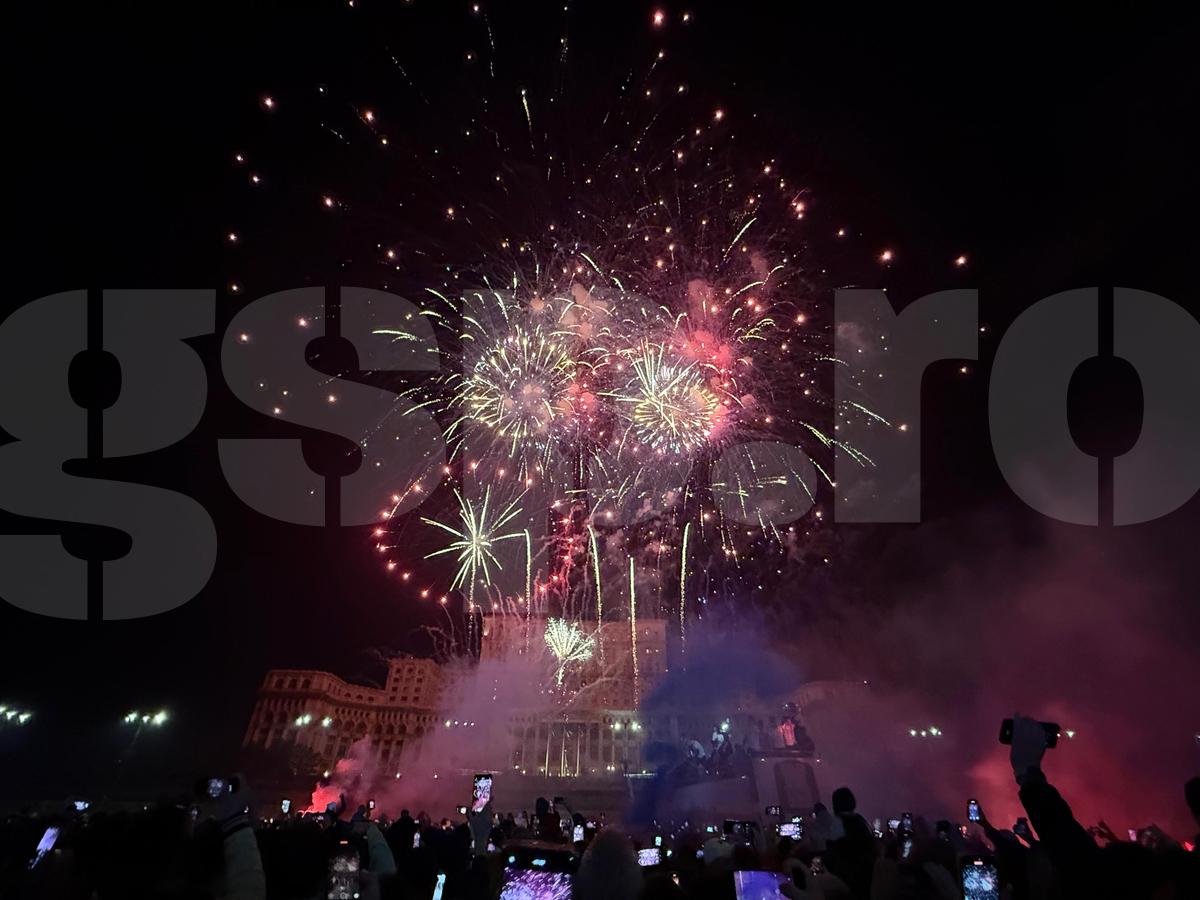 FCSB, torțe și artificii în Piața Constituției