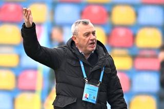 Mircea Rednic și-a anunțat plecarea de la UTA, după rușinea cu Gloria Buzău: „Am antrenat echipe cu ultrași adevărați, nu ca la Arad. Vă las să vă bateți la titlu!”
