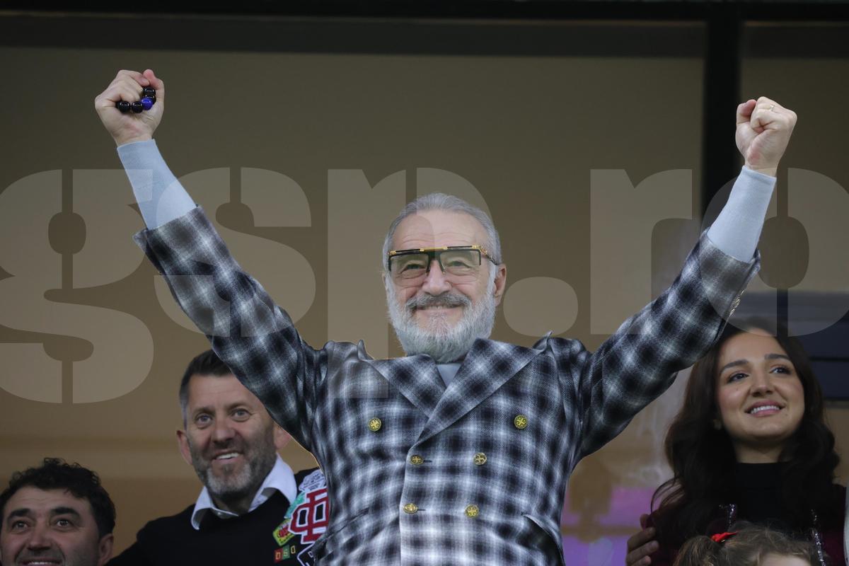 „Sus, nea Gigi!” » Imagini din alte vremuri la Arena Națională! Becali s-a urcat pe mașină