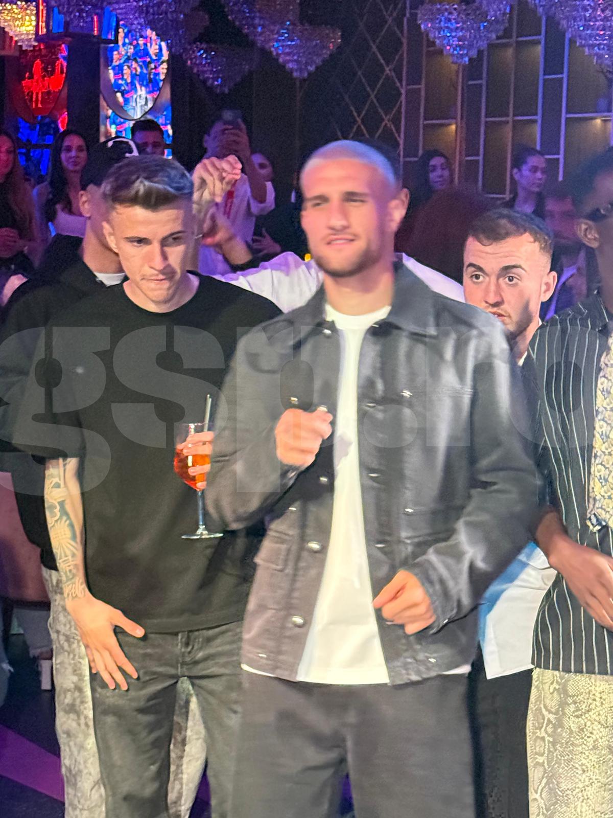 FCSB s-a mutat în club » Petrecere dezlănțuită a campionilor: imagini senzaționale cu MM, Chiricheș, Pintilii și Elias