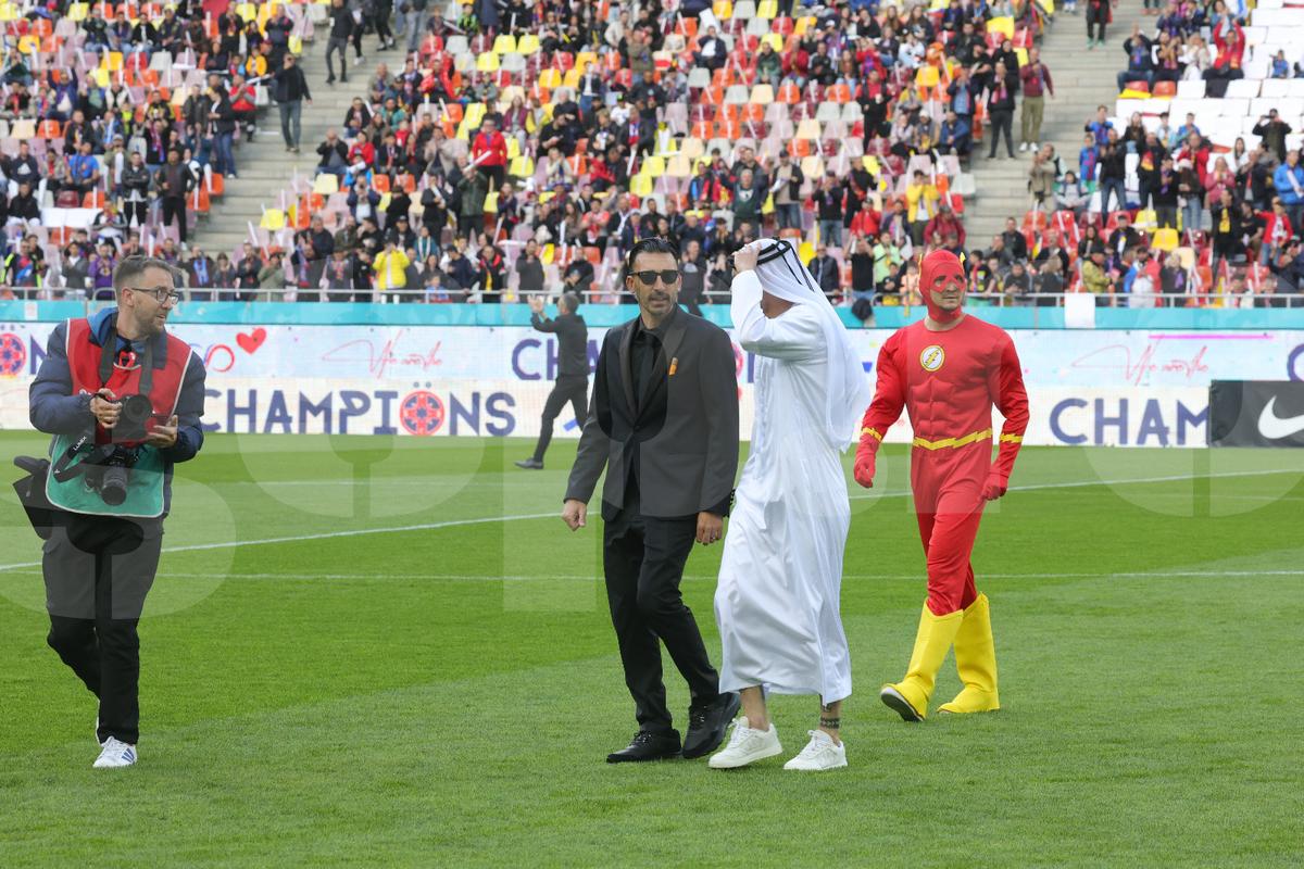 Jucătorii de la FCSB deghizați pe gazon/ foto: Ionuț Iordache GSP