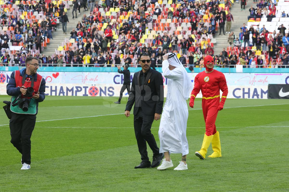 Jucătorii de la FCSB deghizați pe gazon/ foto: Ionuț Iordache GSP