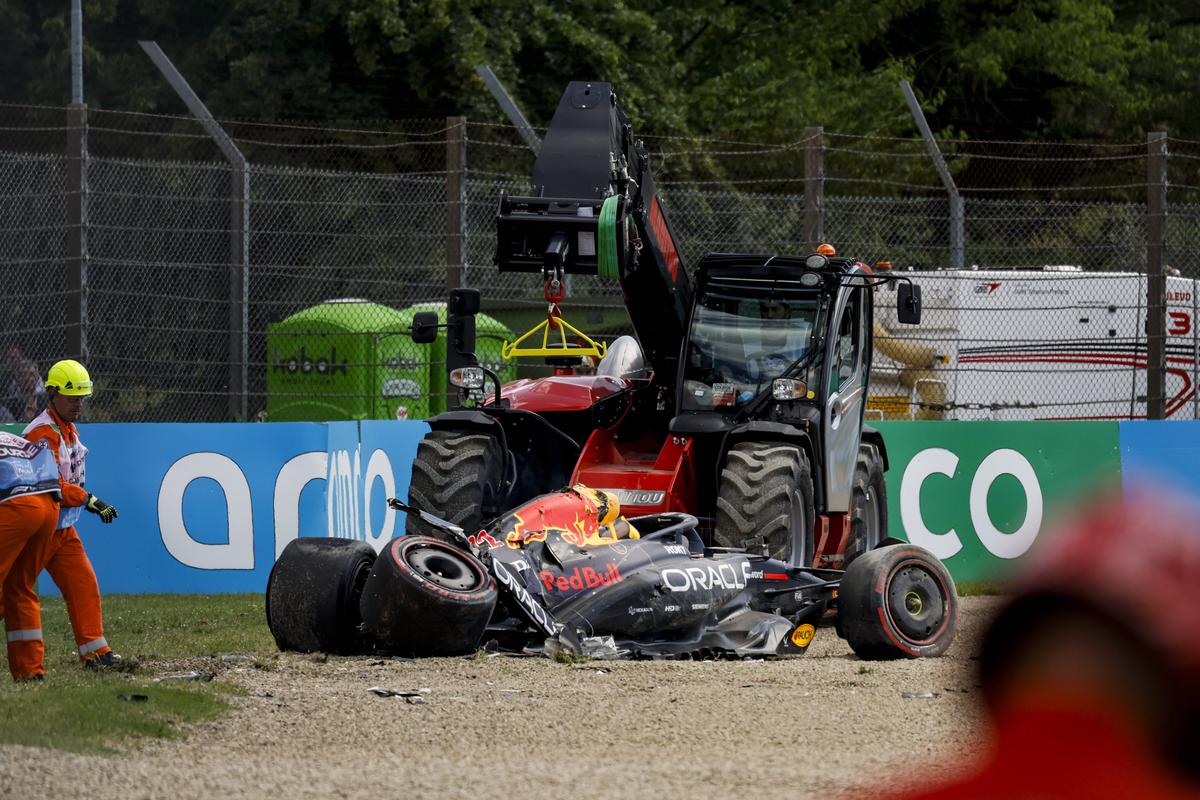 Accident horror în prima sesiune de calificări de la Imola »  S-a răsucit cu mașina la 240 km/h