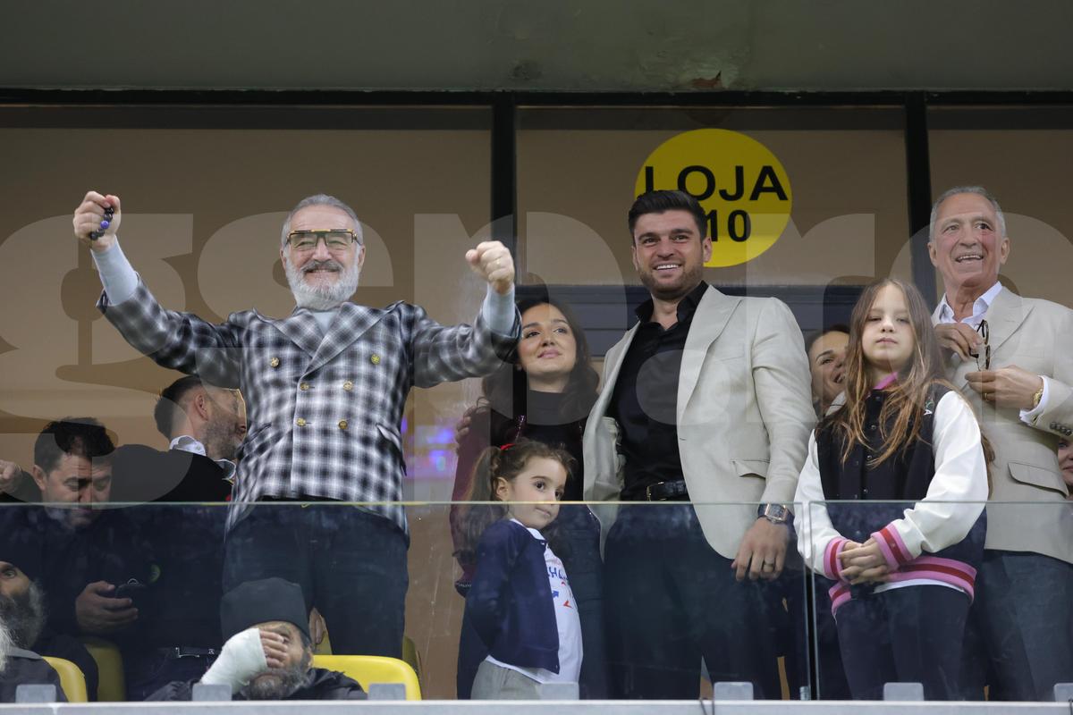 „Sus, nea Gigi!” » Imagini din alte vremuri la Arena Națională! Becali s-a urcat pe mașină