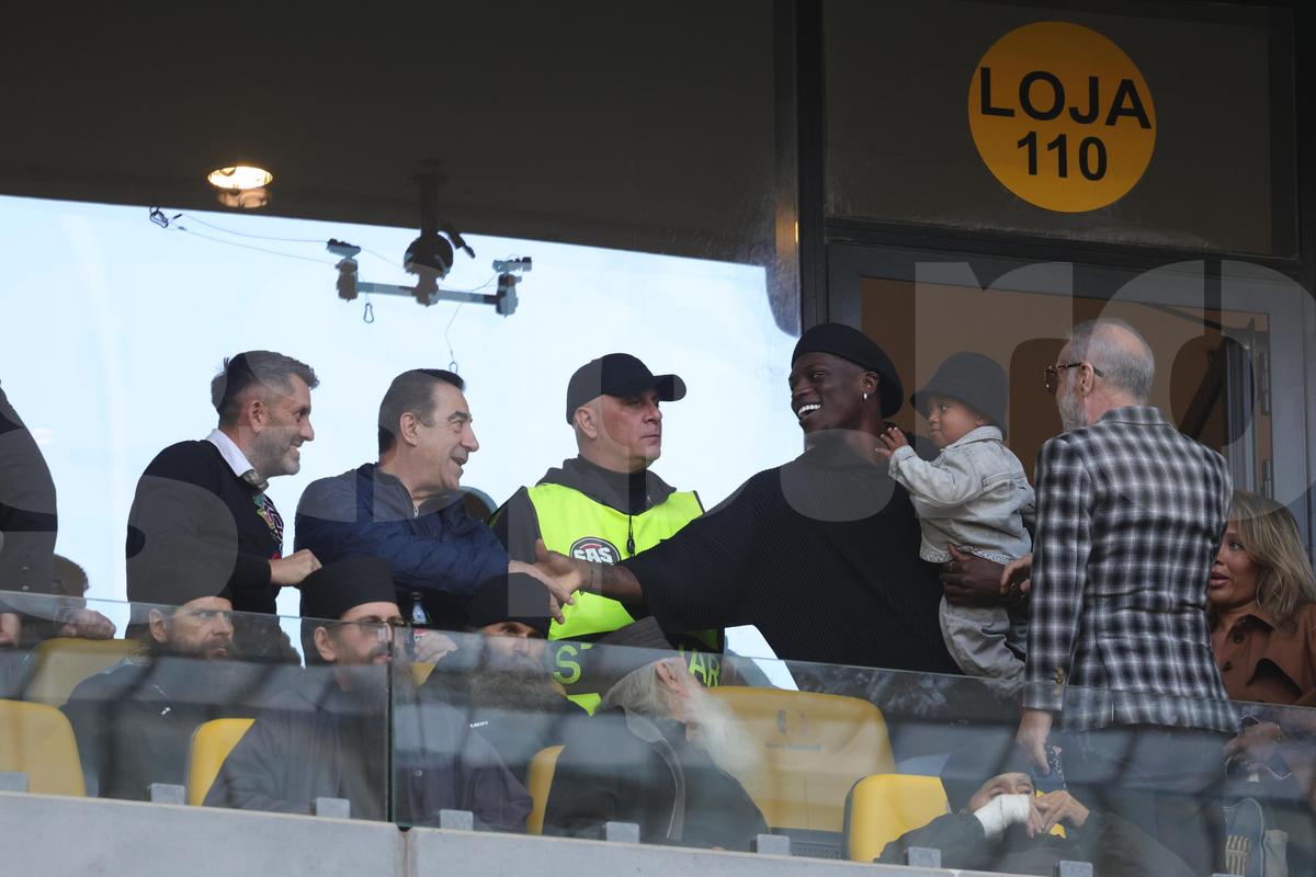 Gigi Becali, alături de familia lui Dawa/ foto: Ionuț Iordache (GSP)