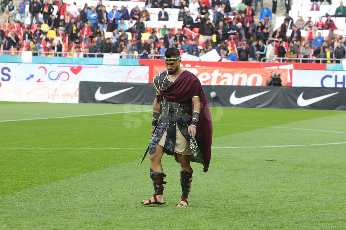 Jucătorii de la FCSB deghizați pe gazon/ foto: Ionuț Iordache GSP