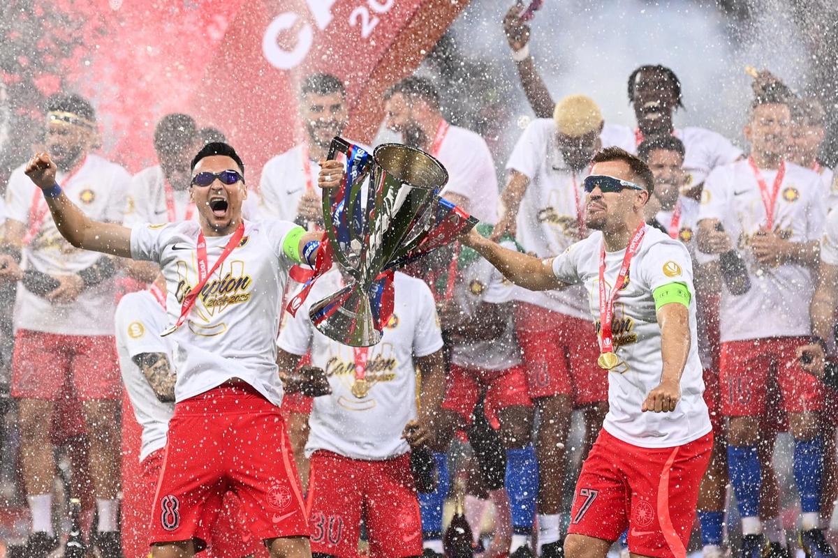 Elias Charalambous, direct în istoria FCSB! Pe plan intern, doar Laurențiu Reghecampf e peste