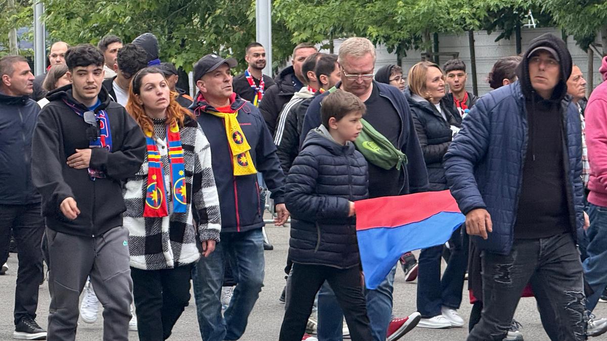 FCSB - Universitatea Craiova, fiesta roș-albastră, imagini înaintea meciului, 17 mai 2025