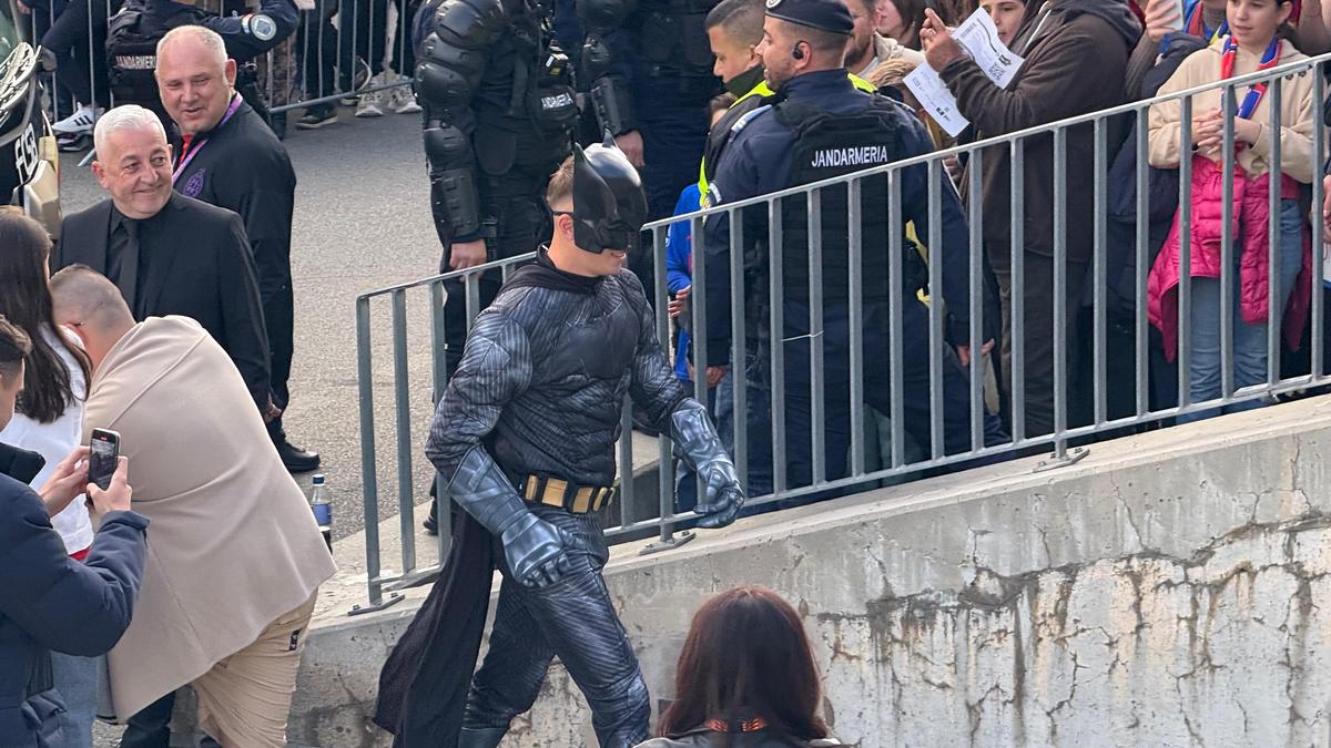 Reacție dinspre FRF, după ce roș-albaștrii s-au costumat pentru petrecerea de titlu: „Descătușare nervoasă”
