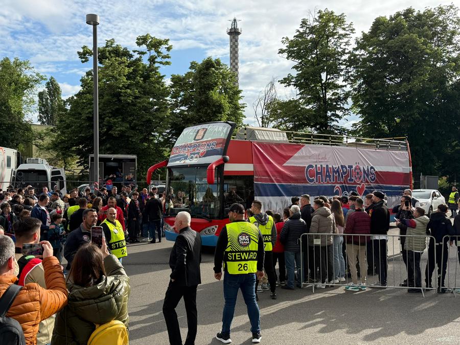 FCSB - Universitatea Craiova, fiesta roș-albastră » Ole, ola, salutați campioana! 10 detalii de la hora bucuriei FCSB