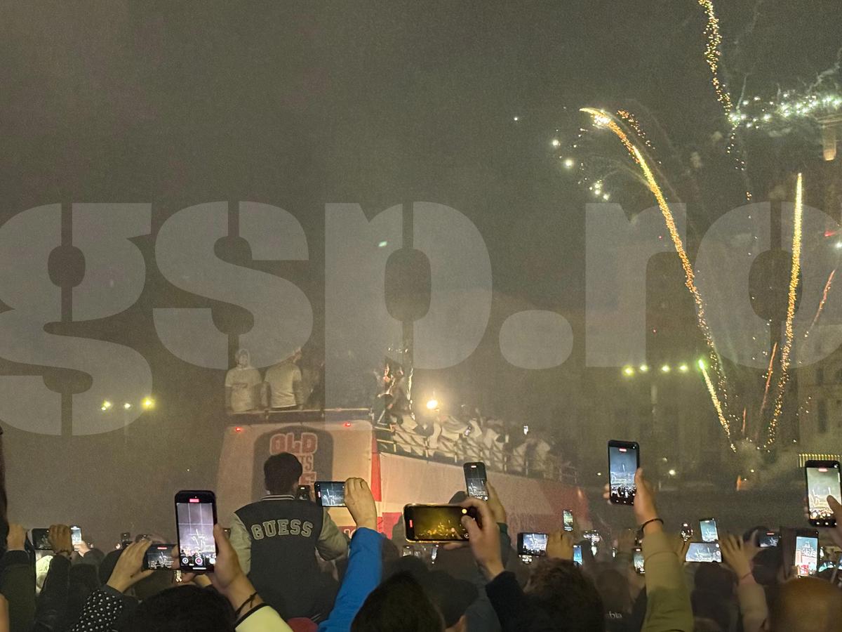 FCSB, torțe și artificii în Piața Constituției