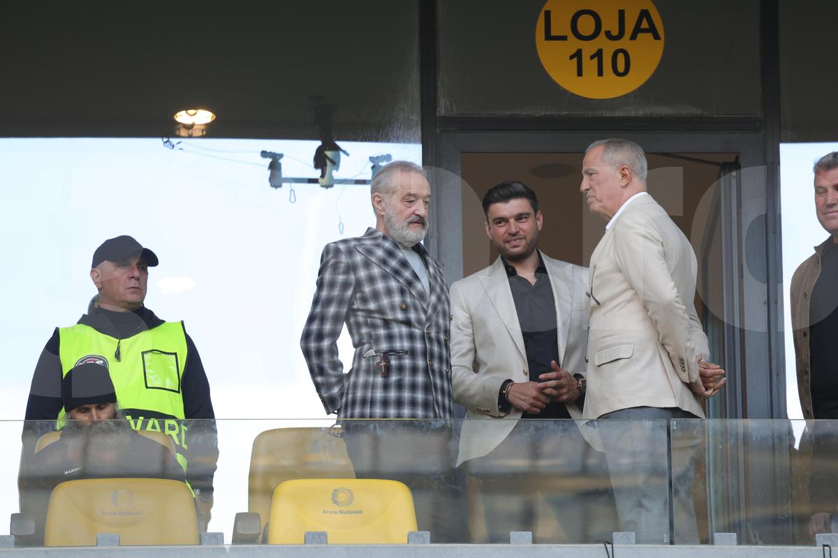 Imagini tari din loja FCSB » Interacțiune specială între Gigi Becali și copilașul lui Dawa