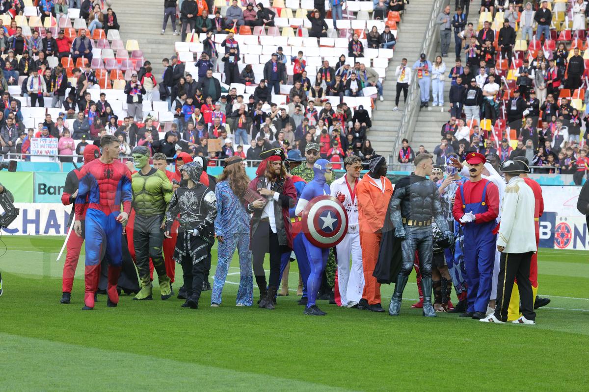 Mirel Rădoi și-a vărsat furia pe costumele de supereroi ale campionilor: „Lipsă de respect pentru toată lumea! Eu nu le voi permite!”