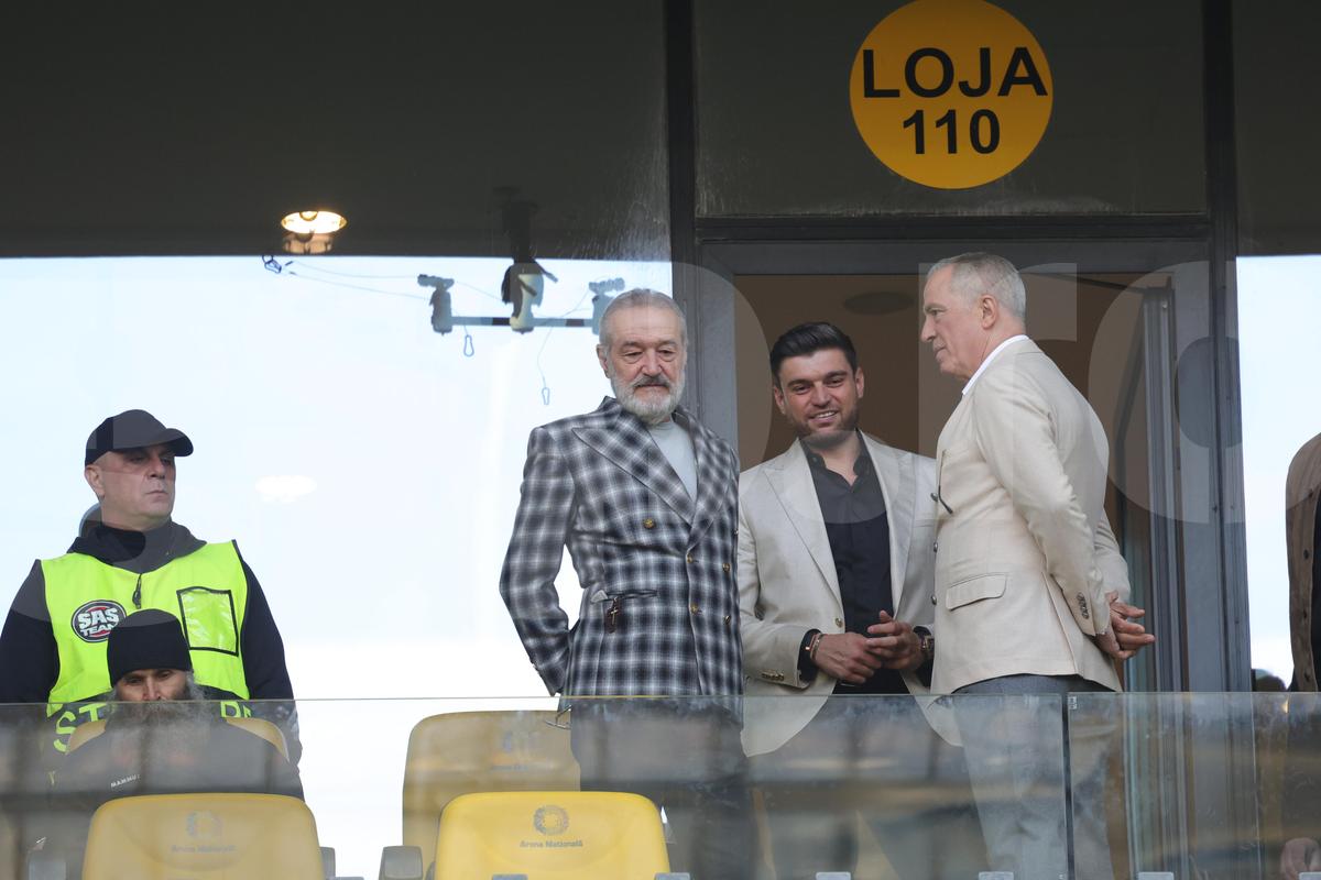 Gigi Becali, alături de familia lui Dawa/ foto: Ionuț Iordache (GSP)