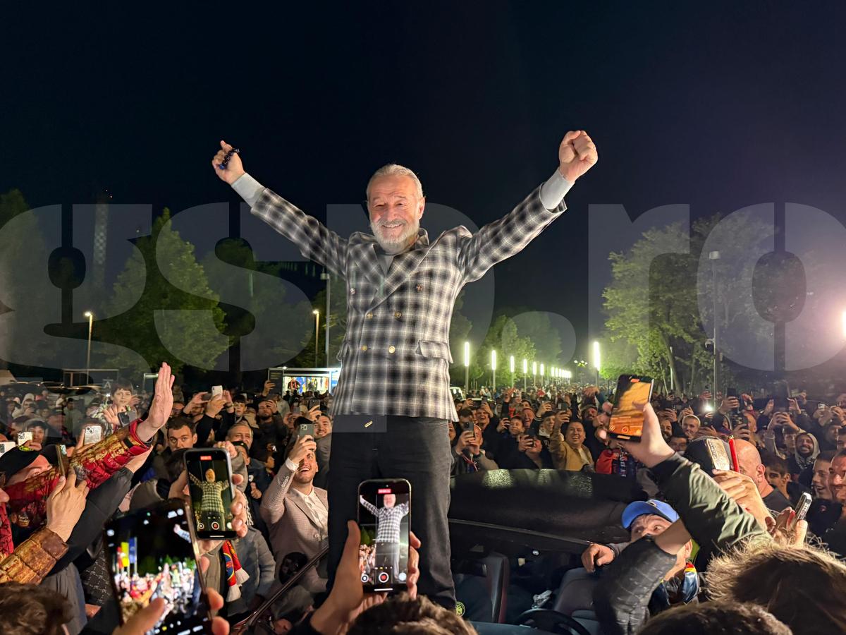 „Sus, nea Gigi!” » Imagini din alte vremuri la Arena Națională! Becali s-a urcat pe mașină