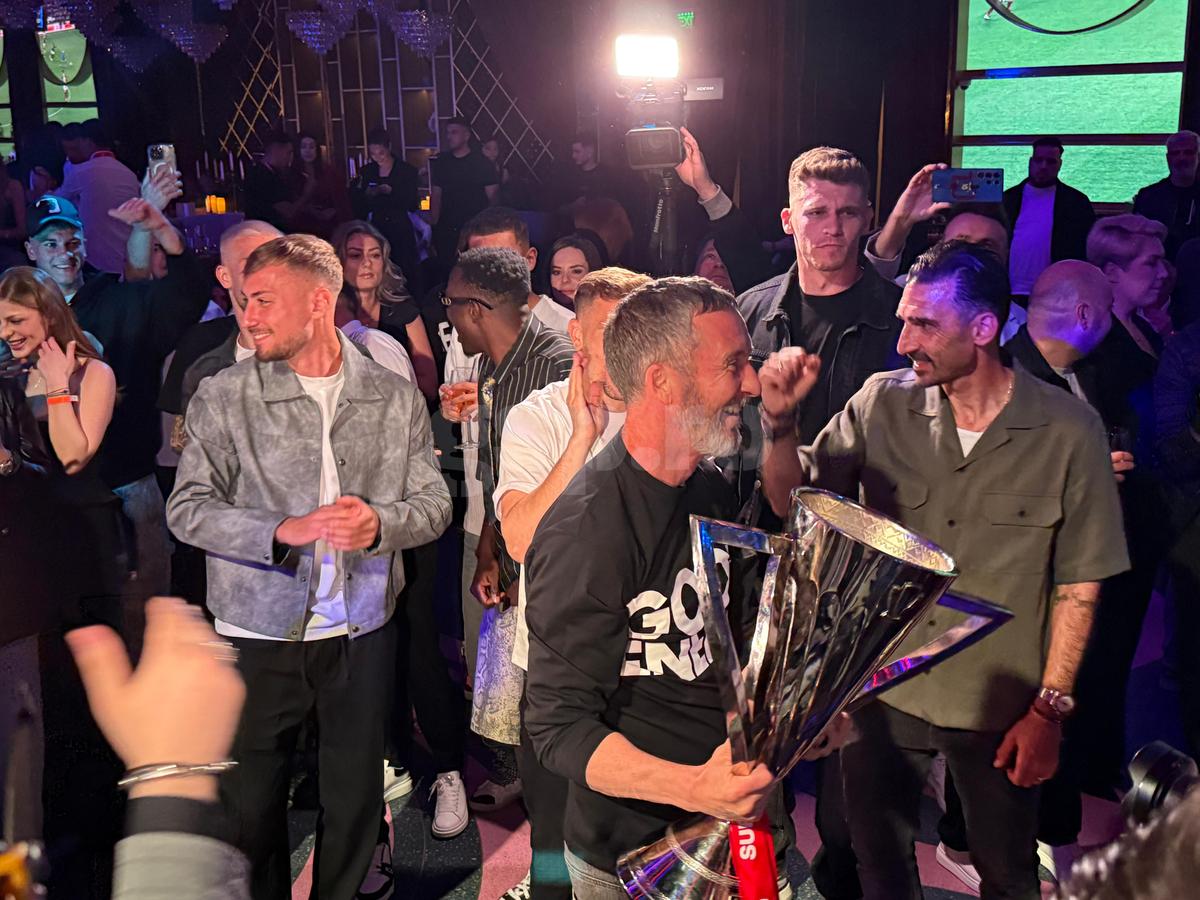 „De la Tănase, de la Tănase, de la Tănase!” » Campionul României a scos teancul cu bani și i-a „spart” pe lăutari