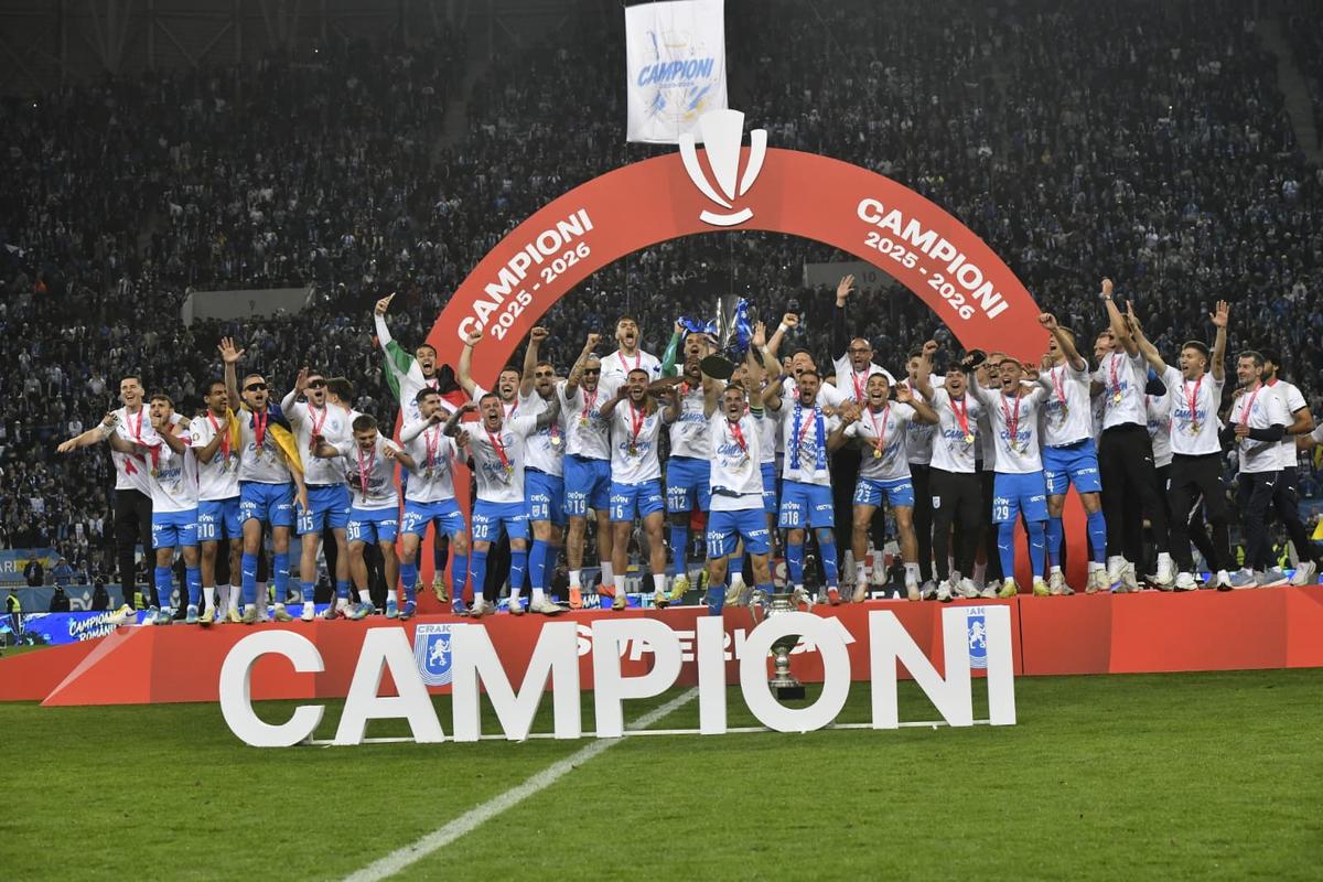 Universitatea Craiova, imagini cu trofeul