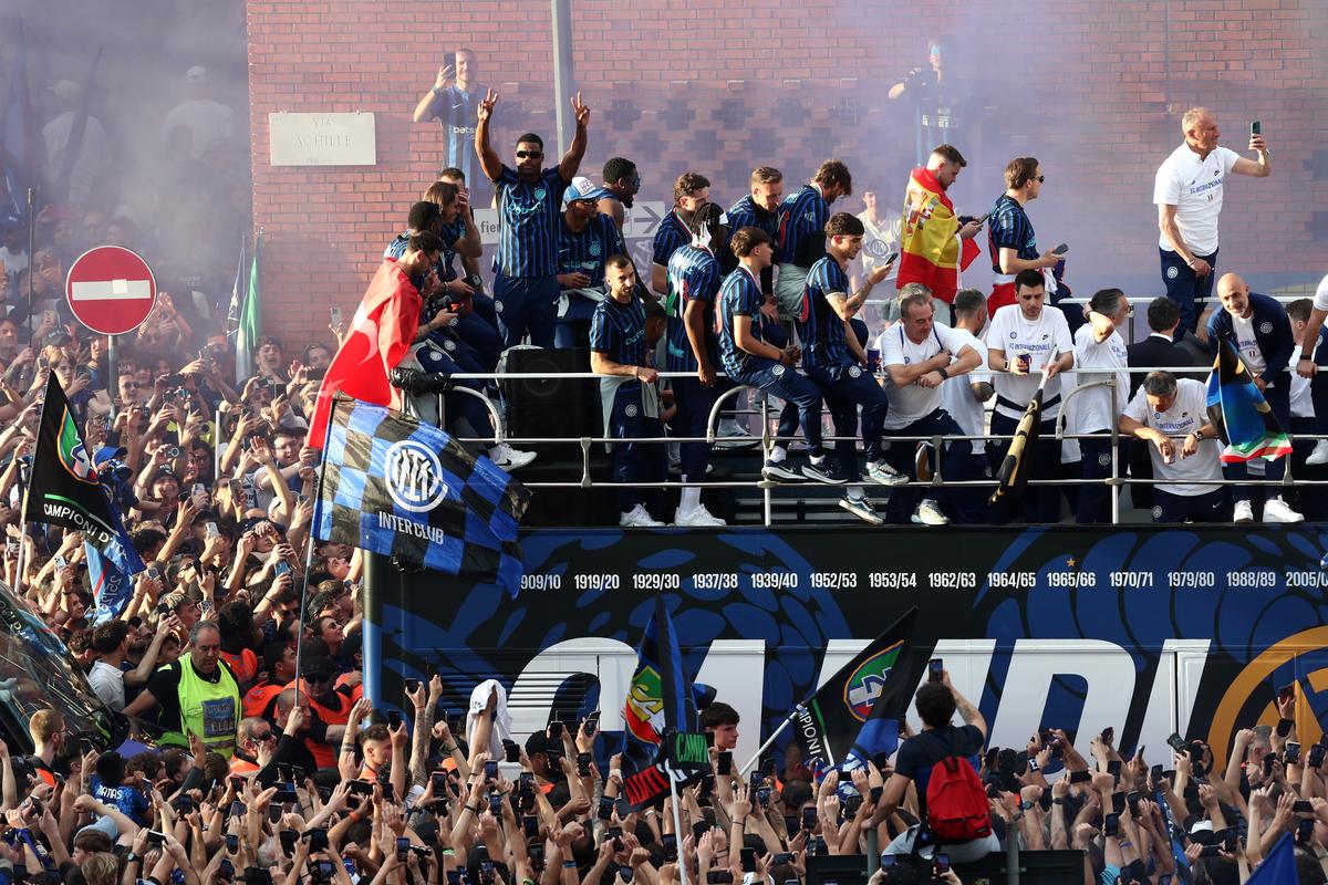 Paradă Inter după „dubla” cu Chivu