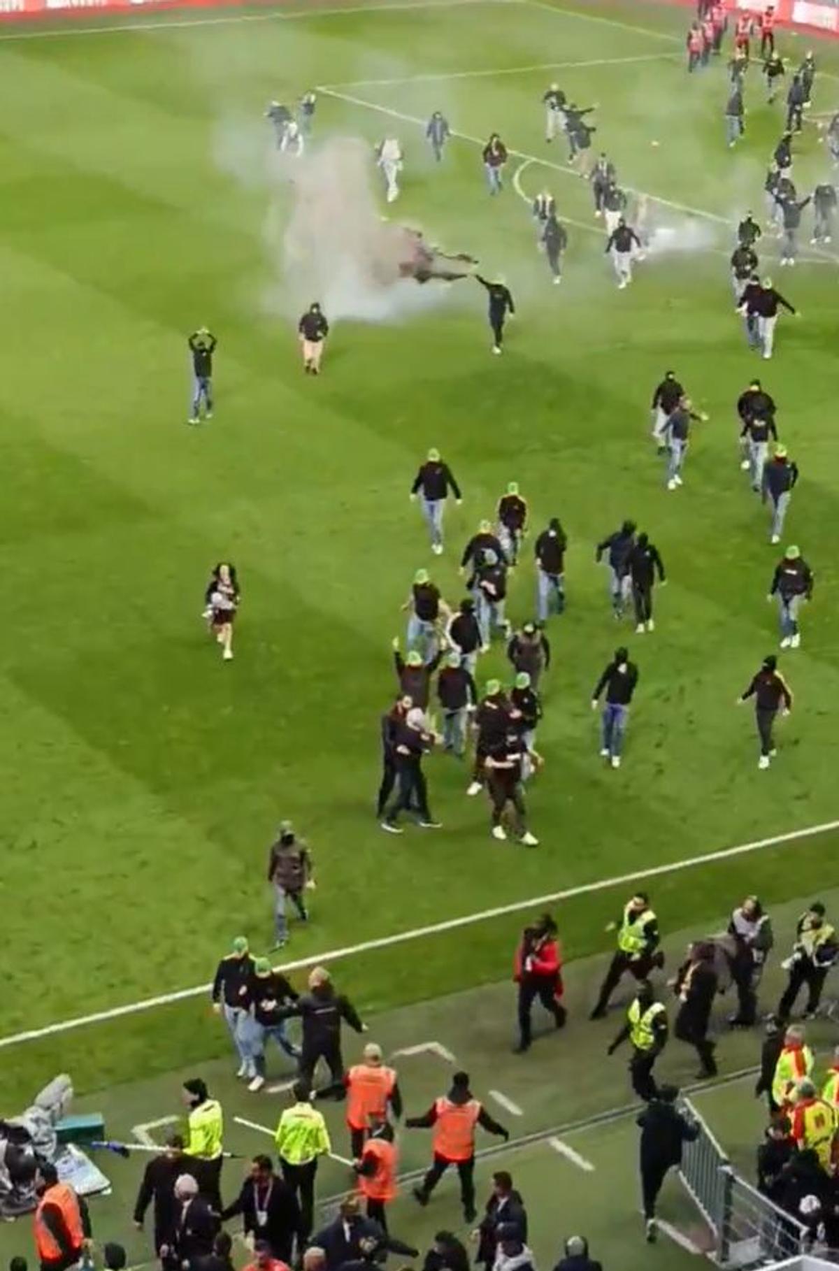 Suporterii au intrat pe teren la meciul lui Nantes