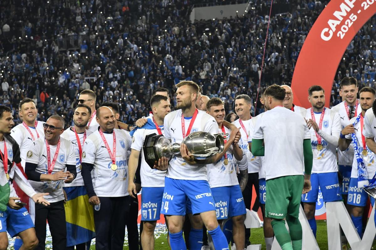 Universitatea Craiova, imagini cu trofeul