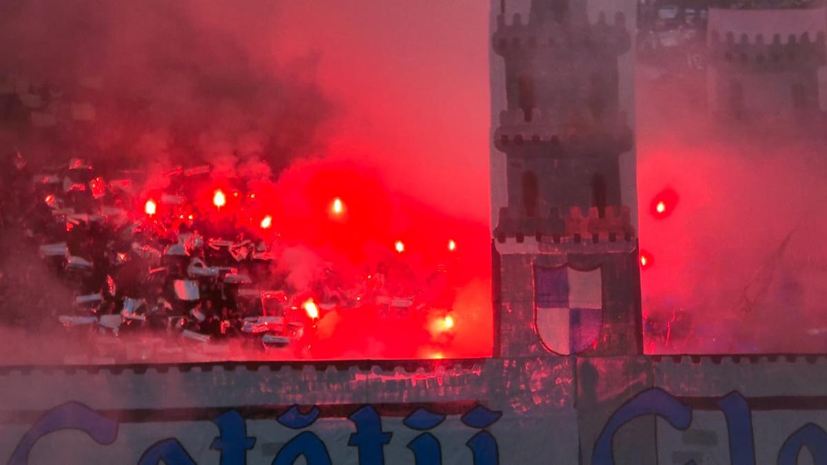 Oltenii au aprins peluza la meciul de titlu din Bănie! Demersul organizatorilor, imediat după golul de 2-0