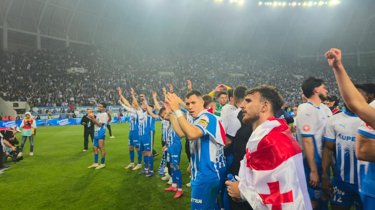 Petrecerea Craiovei s-a mutat pe malul lacului! Mihai Rotaru, scandări cot la cot cu jucătorii