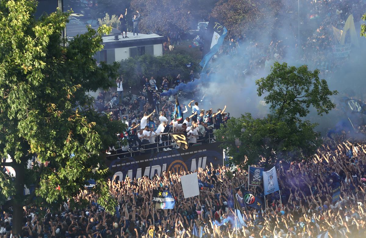 Paradă Inter după „dubla” cu Chivu