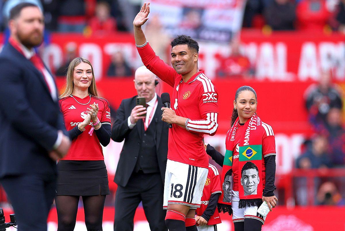Casemiro, aplaudat la scenă deschisă după ultimul meci acasă pentru Manchester United: „Voi, suporterii, sunteți cel mai bun lucru!”