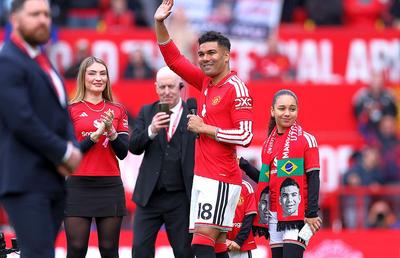 Casemiro, aplaudat la scenă deschisă după ultimul meci acasă pentru Manchester United: „Voi, suporterii, sunteți cel mai bun lucru!”
