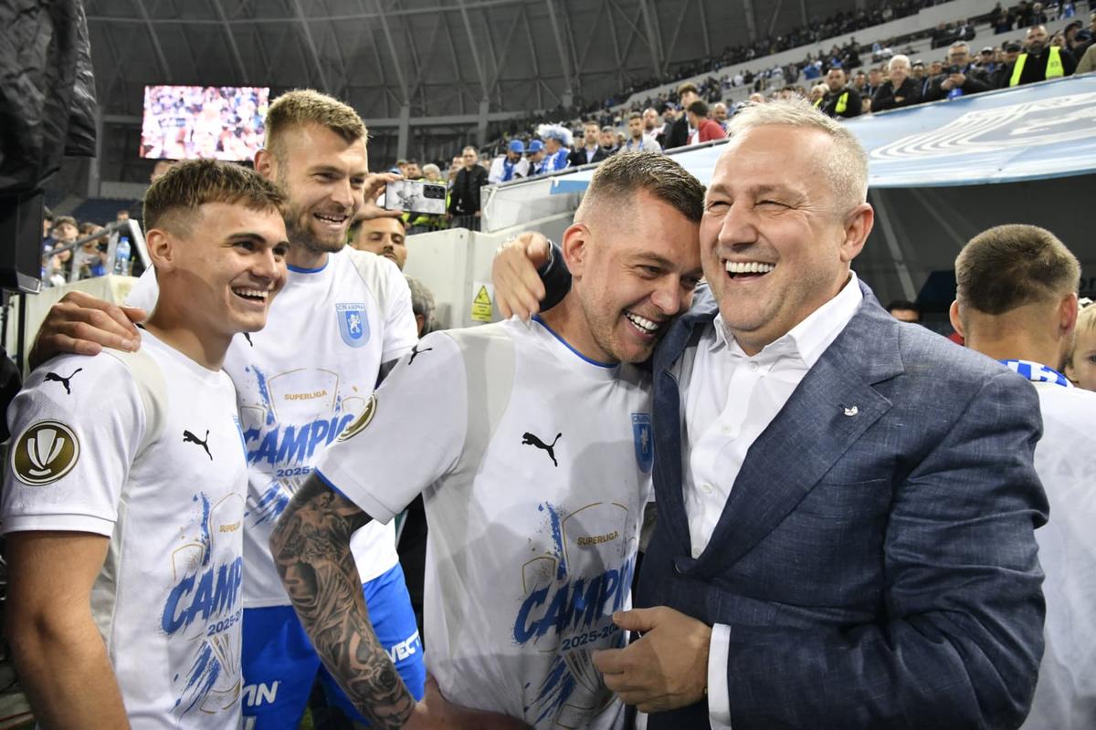 Universitatea Craiova, imagini cu trofeul