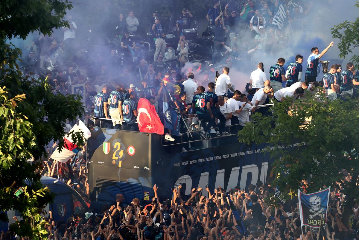 Paradă Inter după „dubla” cu Chivu