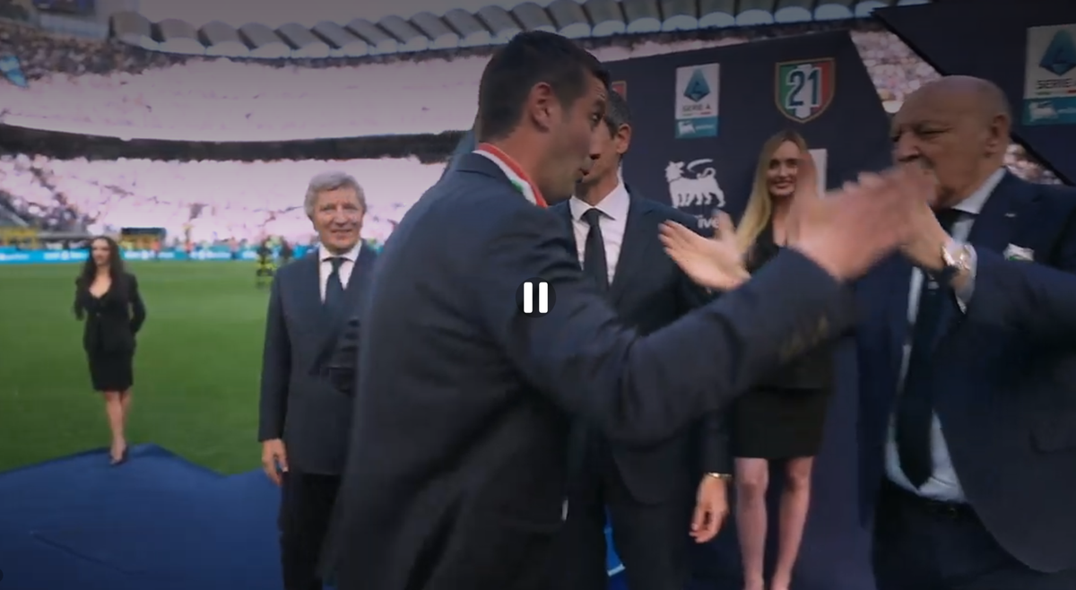 Cristi Chivu, descătușat la parada lui Inter! Accesoriul care a atras atenția, purtat de antrenor și de Marcus Thuram