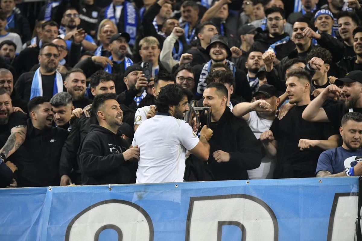 Universitatea Craiova, imagini cu trofeul