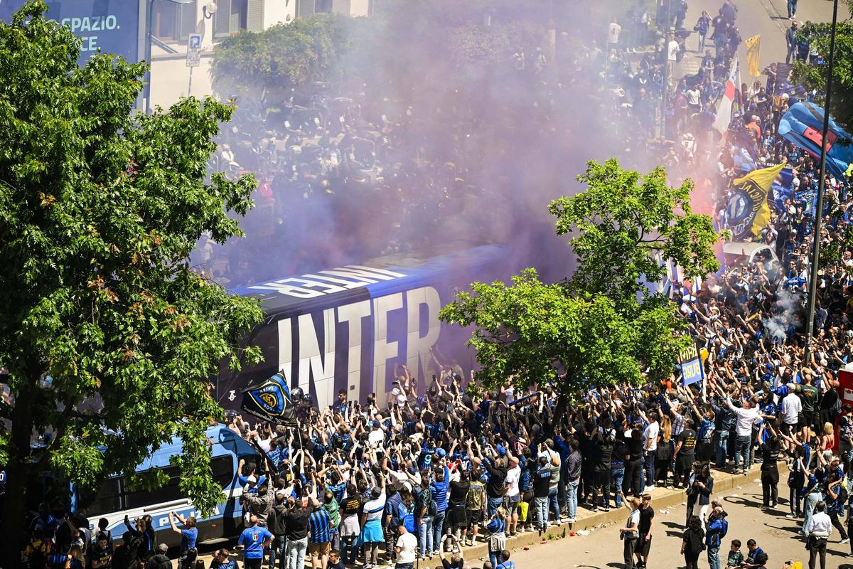 Cristi Chivu, descătușat la parada lui Inter! Accesoriul care a atras atenția, purtat de antrenor și de Marcus Thuram