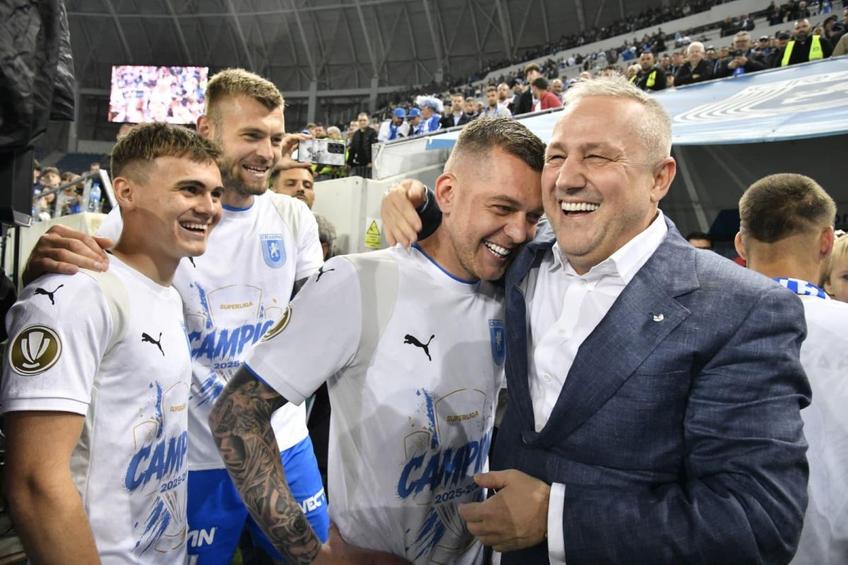 Alexandru Cicâldău, alături de patronul Mihai Rotaru, după ce Universitatea Craiova a câștigat titlul / Foto: Cristi Preda GSP
