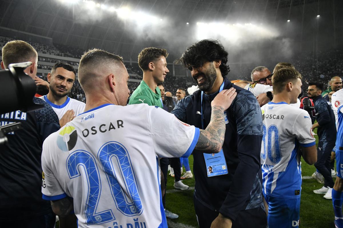 Petrecerea Craiovei s-a mutat pe malul lacului! Mihai Rotaru, scandări cot la cot cu jucătorii