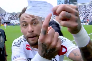 Moment incredibil! Neymar s-a umplut de nervi, după ce a fost schimbat din greșeala arbitrului