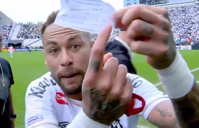Moment incredibil! Neymar s-a umplut de nervi, după ce a fost schimbat din greșeala arbitrului