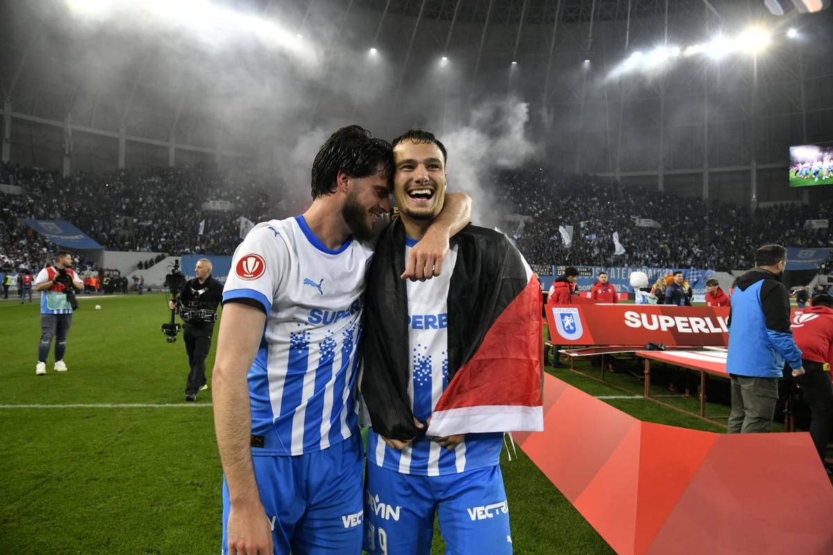 Universitatea Craiova, imagini cu trofeul