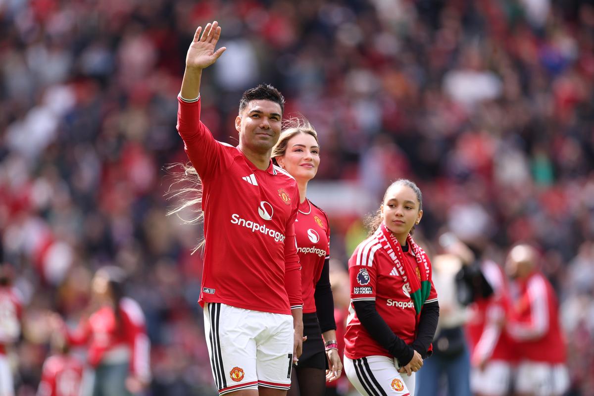 Casemiro, aplaudat la scenă deschisă după ultimul meci acasă pentru Manchester United: „Voi, suporterii, sunteți cel mai bun lucru!”
