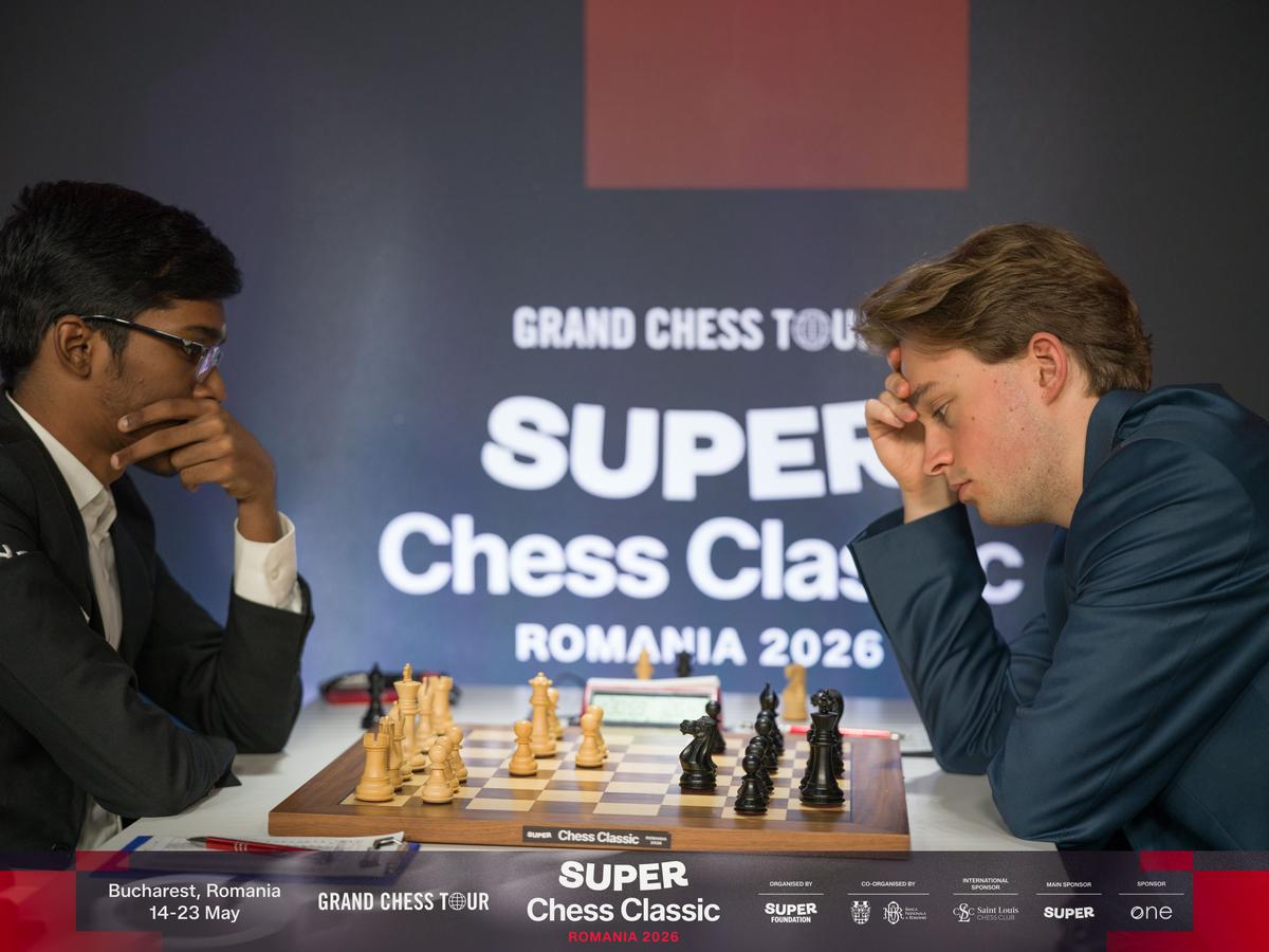 Van Foreest și Giri, victoriile zilei la București:  cinci jucători la egalitate după runda a III-a a Super Chess Classic România