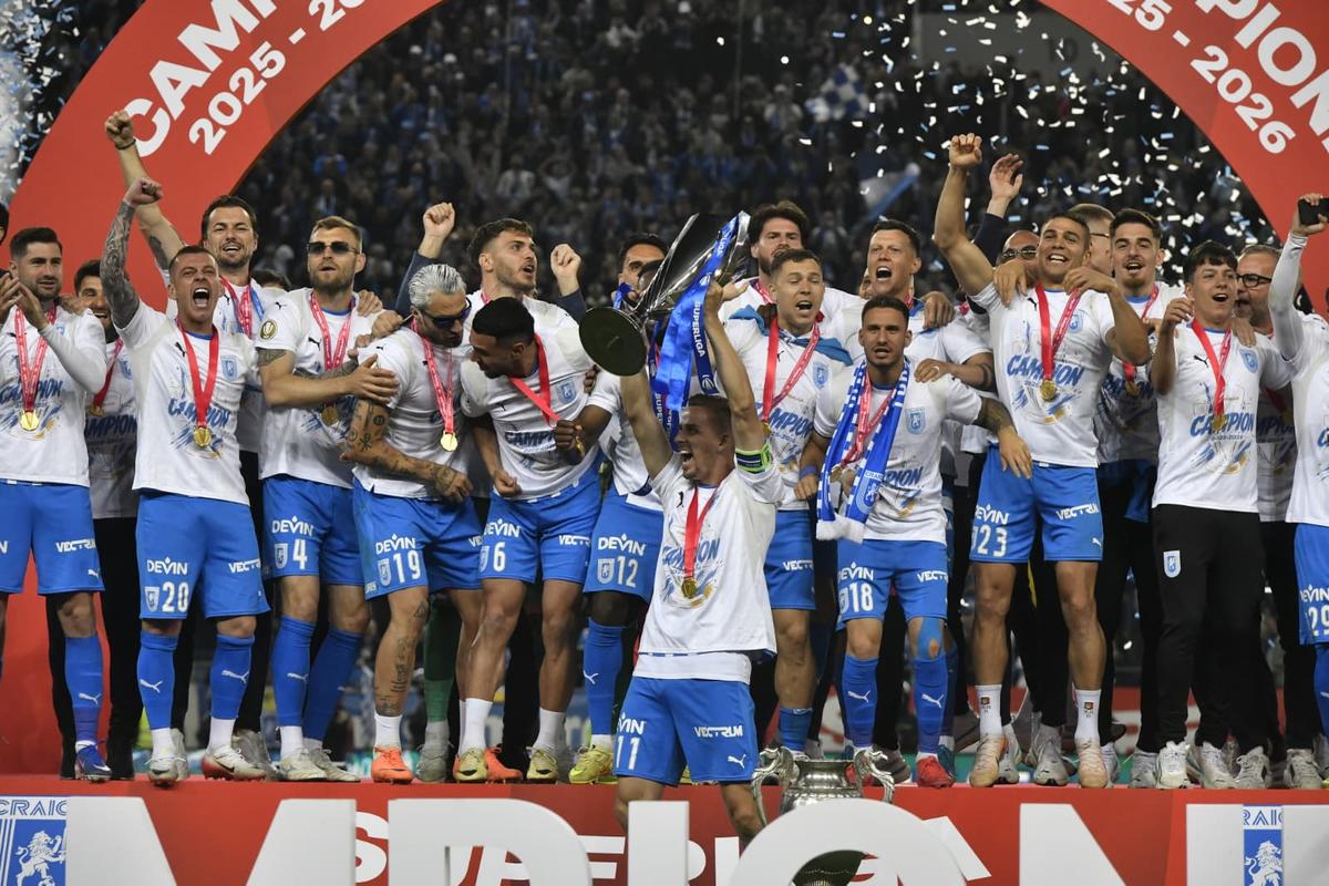 Universitatea Craiova, imagini cu trofeul