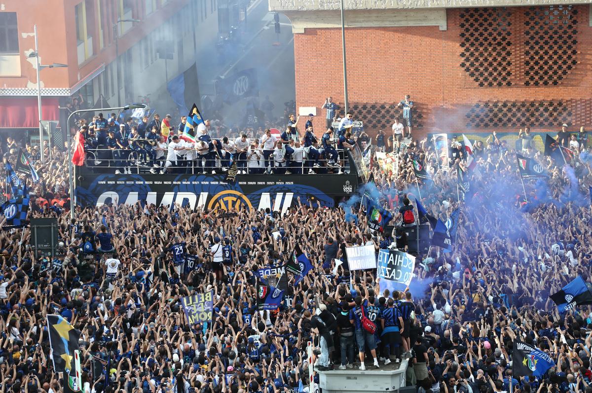 Paradă Inter după „dubla” cu Chivu