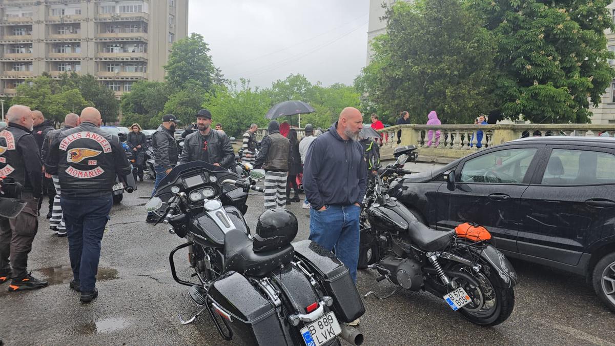 Adunare specială la Institutul Clinic Fundeni: Bogdan Stelea și zeci de motocicliști au adus cadouri