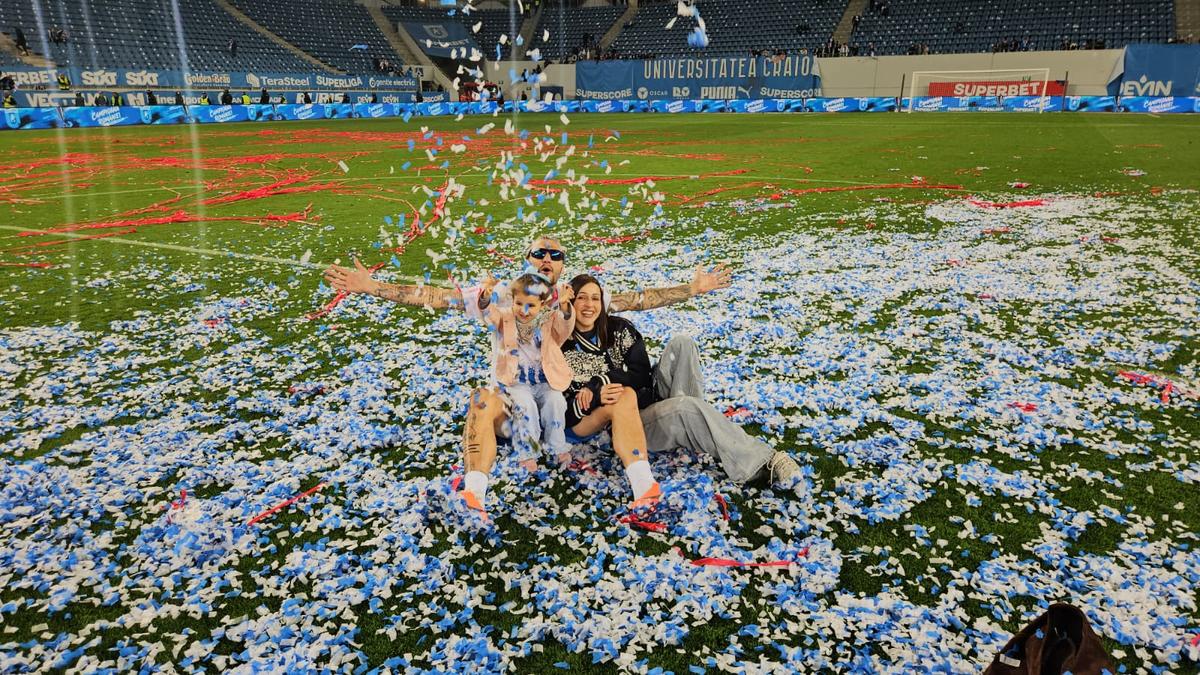 Universitatea Craiova, imagini cu trofeul